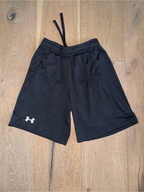 Youth Under Armour Black Mesh Short size medium in great condition